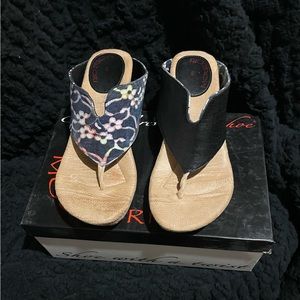 MODZORI REVERSIBLE SANDALS